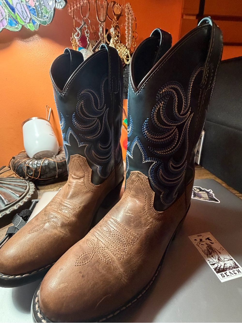 Cody James Classic Two-Tone Brown and Black Men’s Western Boots. Size 3